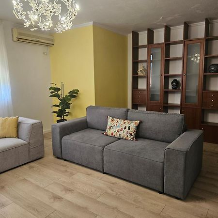 Spacious Modern Apartment In Prime Tirana Location Exterior foto