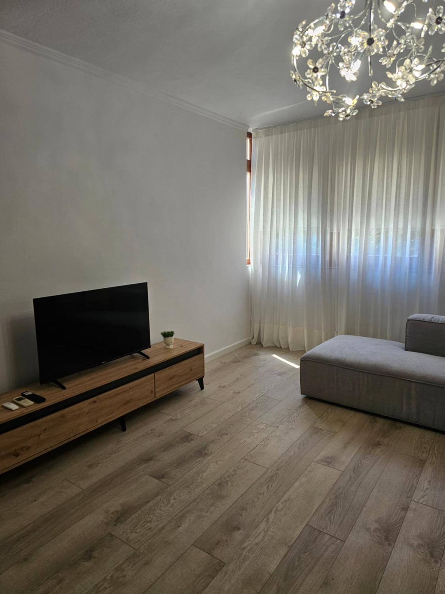 Spacious Modern Apartment In Prime Tirana Location Exterior foto